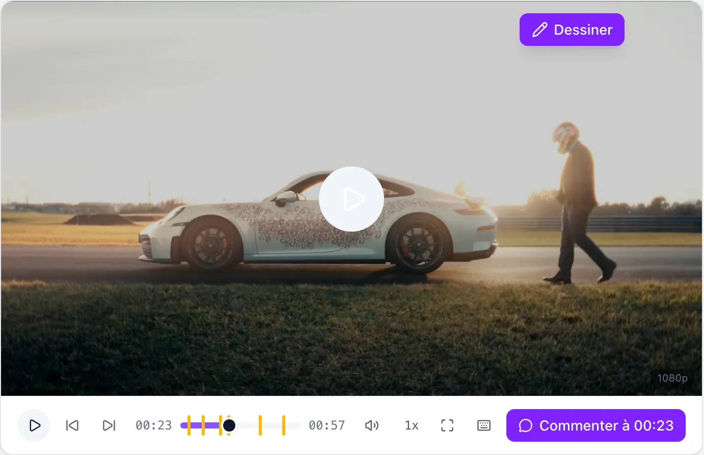 Le lecteur de revue de Fryve : l’image du montage, le bouton d’annotation, et la barre de lecture avec sa tête de lecture, les marqueurs ambre des commentaires et le bouton « Commenter »